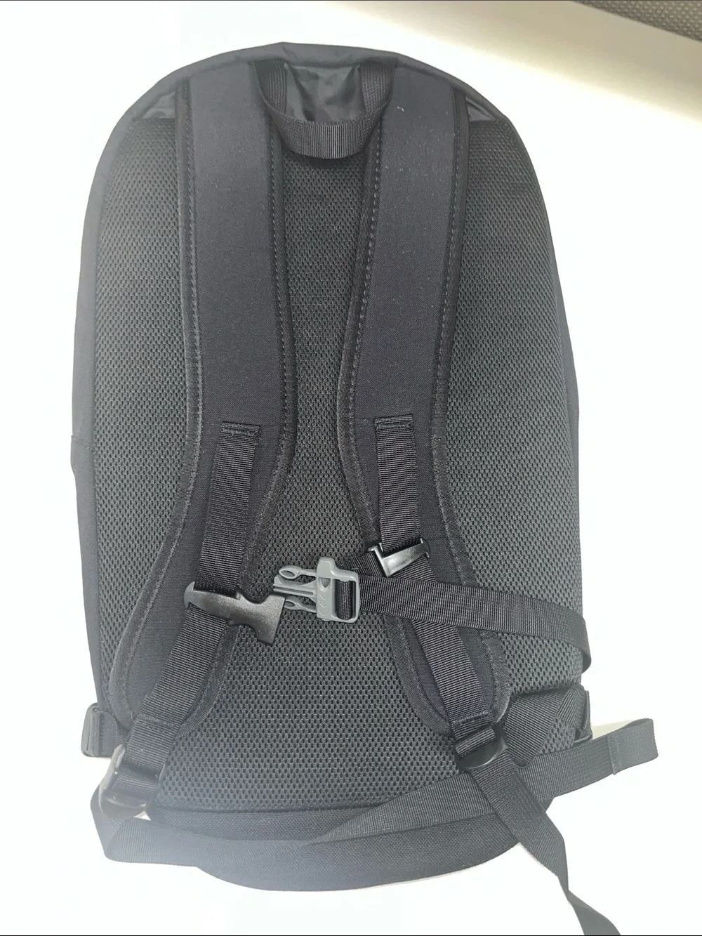OSPREY sleek black